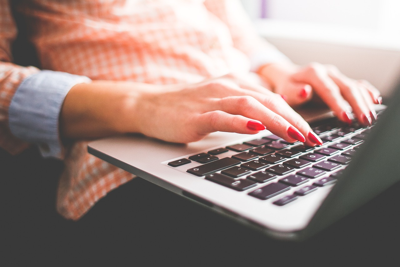 découvrez les générateurs de rédaction basés sur l'ia, des outils innovants qui transforment vos idées en contenus de qualité. idéals pour les écrivains, blogueurs et marketeurs, ces solutions facilitent la création de textes engageants et optimisés pour le web.