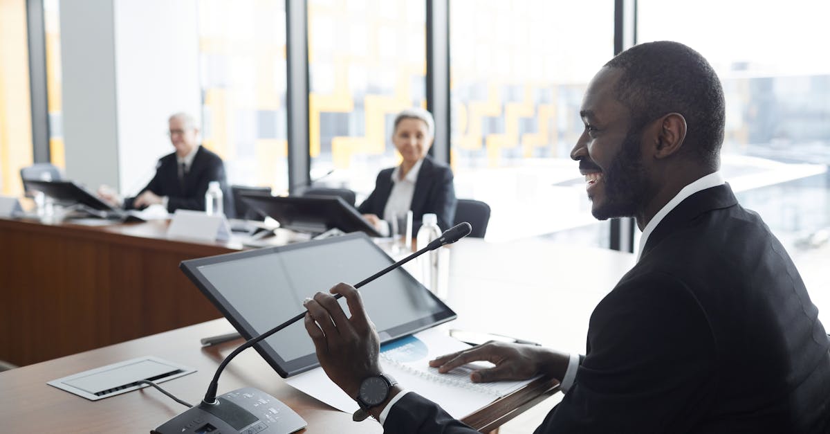 découvrez des stratégies de communication efficaces pour améliorer vos échanges professionnels et personnels. apprenez à mieux comprendre votre audience, à optimiser vos messages et à établir des relations durables grâce à des techniques éprouvées.