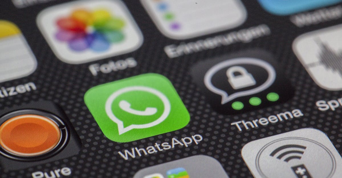 découvrez l'univers des plateformes numériques : de l'impact des réseaux sociaux à l'émergence des marketplaces, explorez comment ces outils transforment notre quotidien et influencent les stratégies d'entreprise.
